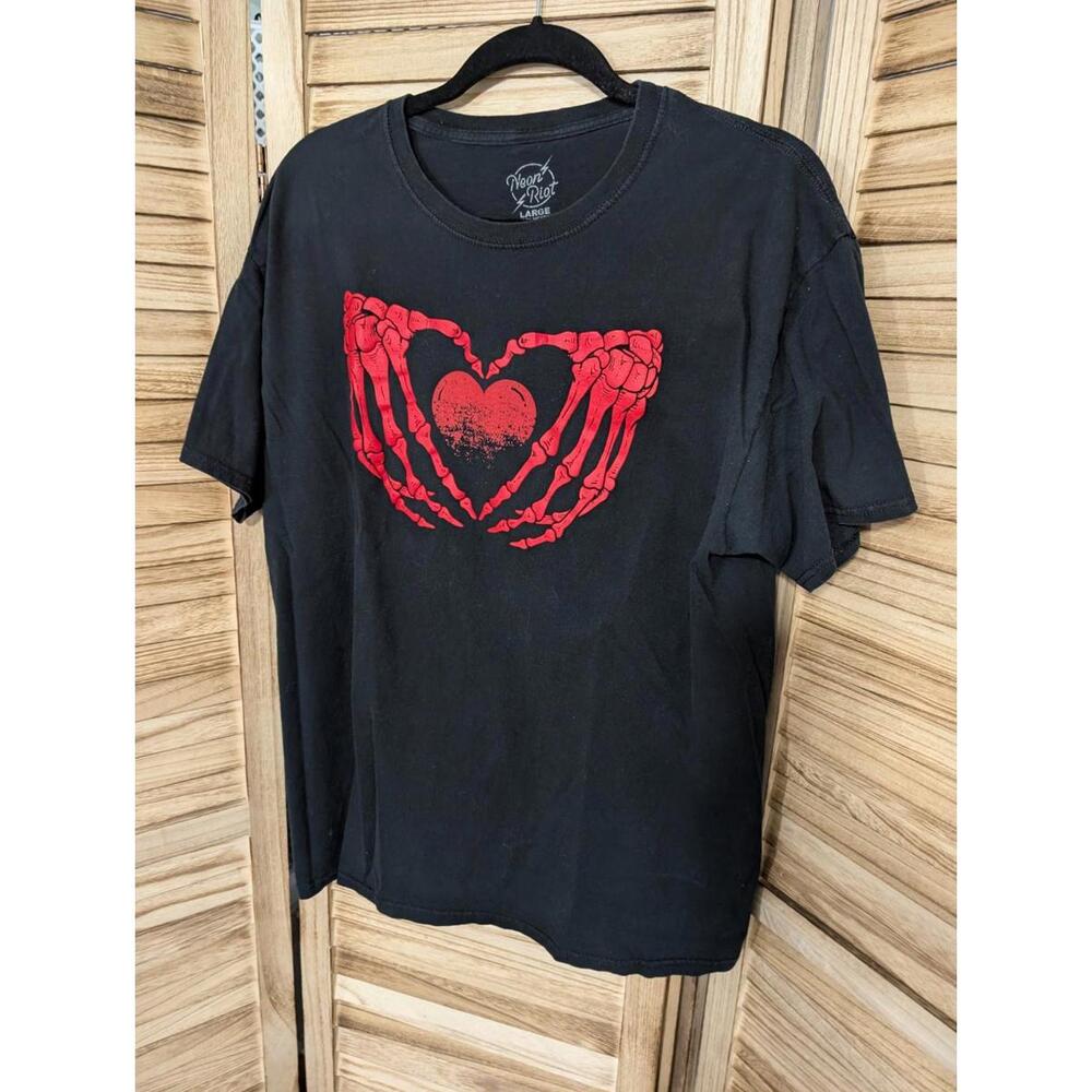 Neon Riot Unisex Black Short Sleeve T-Shirt Red Skeleton Heart Size L